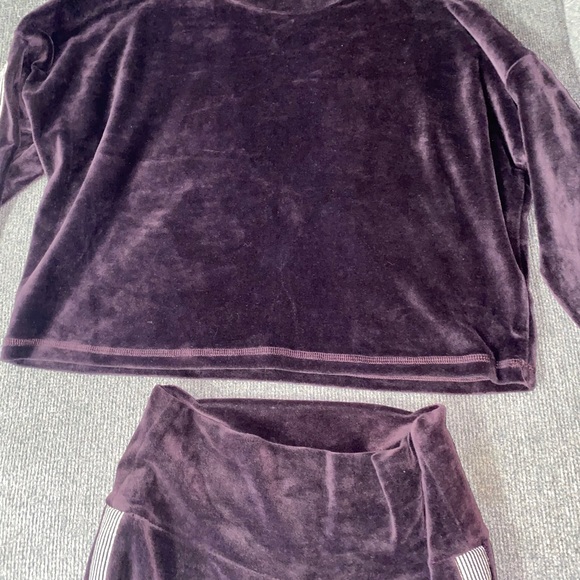 Two piece velour set - high wasted pants crop top style - Picture 6 of 6